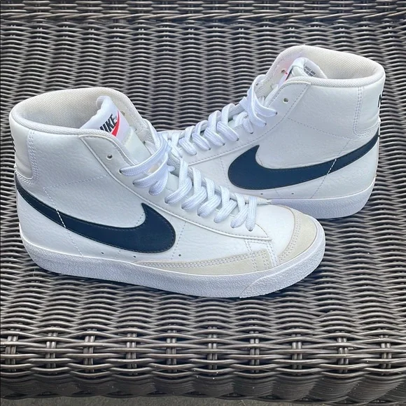 Nike Mid Blazer ‘77 - Picture 1 of 4